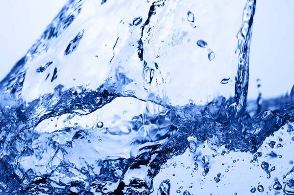 전신 냉수침수법은 최근 미국 의학계에서 주목하고 있는 온열질환 대처법으로, 분당 체온이 섭씨 0.3도 이상 감소하는 효과가 있다./사진=클립아트코리아