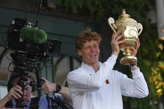 생애 첫 윔블던 우승을 차지한 신네르. AP=연합뉴스
