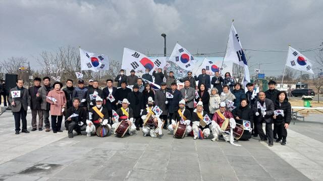 3·1 운동 기념식 후 철원독립운동기념사업회 단체 사진.&nbsp;&nbsp;철원독립운동기념사업회 제공·