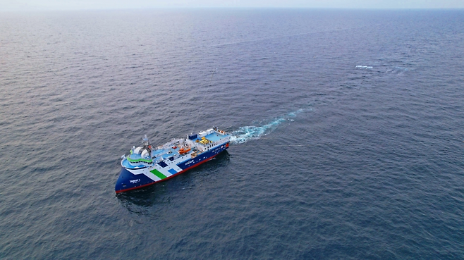 바다를 항해 중인 탐해 3호. 한국지질자원연구원 제공