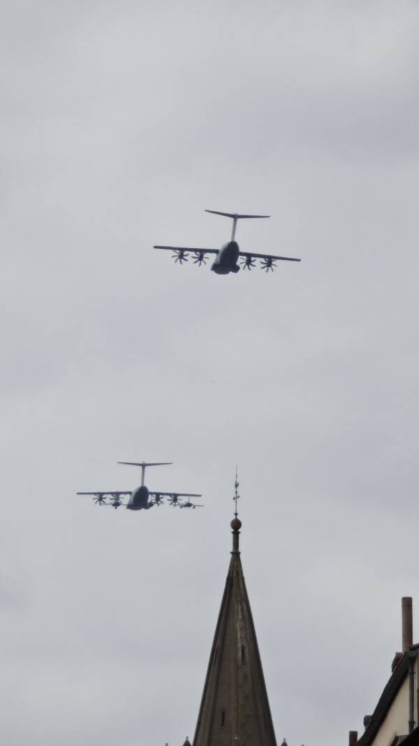 망원 카메라를 활용해 비행 중인 항공기를 촬영했다. 정옥재 기자