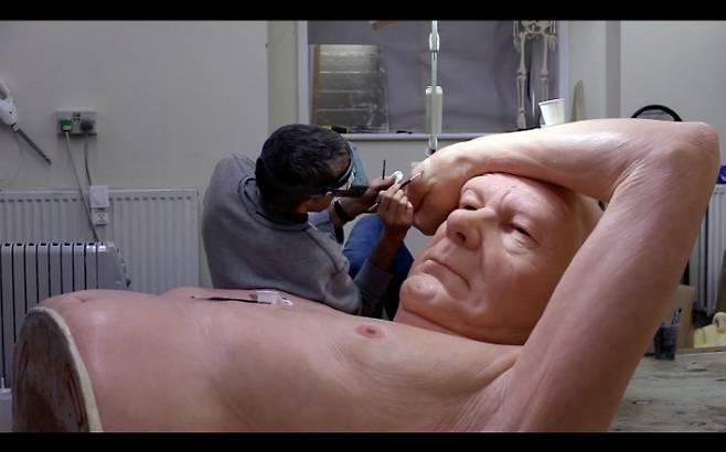 A scene from "Still Life: Ron Mueck at Work," a film written and directed by Gautier Deblonde (Gautier Deblonde)