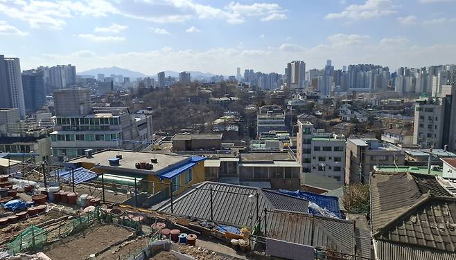 지난달 실시한 사전 분양 신청에서 조합원의 약 10%가 ‘1+1 분양’을 희망한 것으로 나타난 북아현3구역 전경. 매경DB