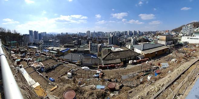 지난달 실시한 사전분양 신청에서 조합원의 약 10%가 '1+1 분양'을 희망한 것으로 나타난 서울 서대문구 북아현3구역 전경. 매경DB