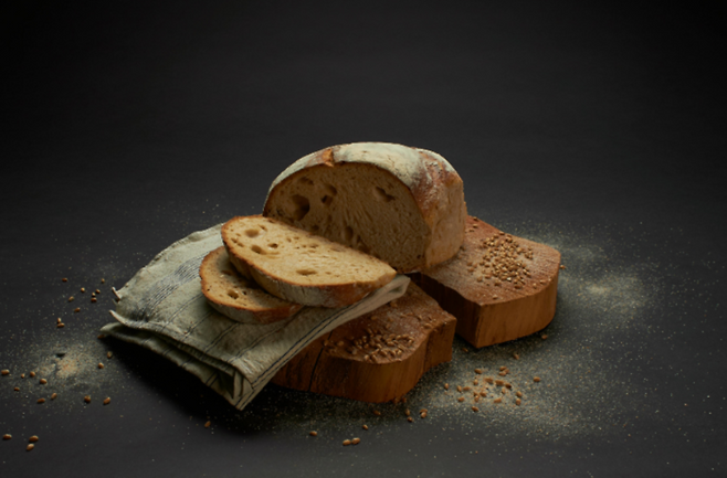 14일 입수한 공정위의 ‘제빵산업 시장분석 및 주요 규제 경쟁영향평가’ 보고서에 따르면 빵값을 높인 원인으로 원재료가 가공돼 최종소비자에게 도달하는 유통과정에서 시장경쟁이 제대로 이뤄지지 않는 구조적 문제가 지목됐다. [사진 스톡이미지]