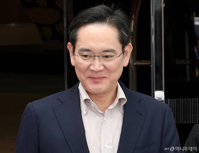 (김포공항=뉴스1) 박세연 기자 = 이재용 삼성전자 회장. 2025.4.9/뉴스1  Copyright (C) 뉴스1. All rights reserved. 무단 전재 및 재배포,  AI학습 이용 금지. /사진=(김포공항=뉴스1) 박세연 기자