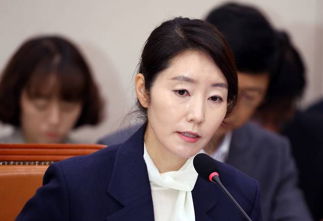 강선우 여성가족부 장관 후보자가 14일 서울 여의도 국회에서 열린 여성가족위원회의 인사청문회에서 의원 질의에 답하고 있다. /사진=뉴시스.