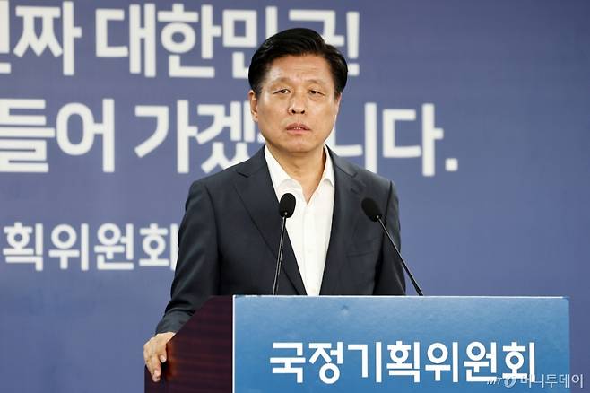 (서울=뉴스1) 민경석 기자 = 조승래 국정기획위원회 대변인이 6일 서울 종로구 정부서울청사 창성동 별관 국정기획위에서 '모두의 광장' AI기능 탑재 시연 브리핑을 하고 있다. 2025.7.6/뉴스1  Copyright (C) 뉴스1. All rights reserved. 무단 전재 및 재배포,  AI학습 이용 금지. /사진=(서울=뉴스1) 민경석 기자