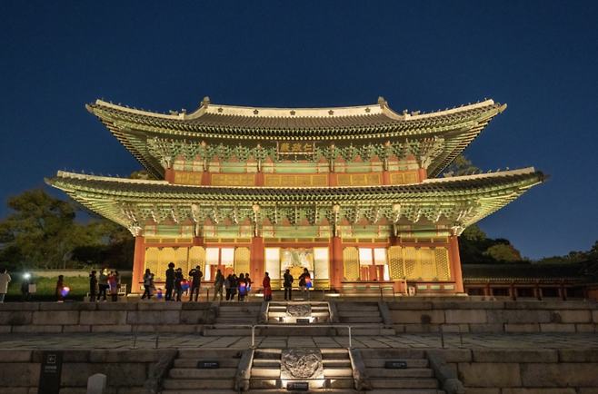 궁궐 활용사업 중 하나인 창덕궁 달빛기행 [국가유산진흥원]