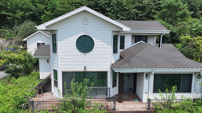 경매로 나온 경기 양평군 서종면의 한 단독주택 [안경찬PD]