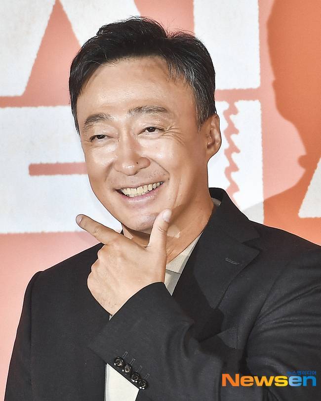 영화 ‘국제시장2’에서 파독 광부 출신 보수적인 아버지로 나오는 주인공 이성민(뉴스엔DB)