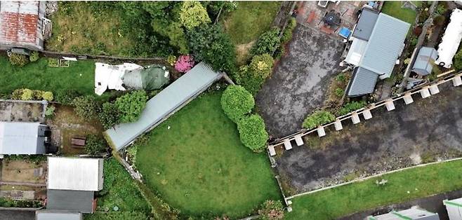 [서울=뉴시스] 아일랜드 서부 갤웨이주 투암의 수녀원이 운영했던 모자보호시설인 ‘세인트 메리 홈’의 아동 집단 매장지로 추정되는 곳. 14일부터 본격적인 유해 발굴 작업이 시작된다.(출처:CNN) 2025.07.14. *재판매 및 DB 금지