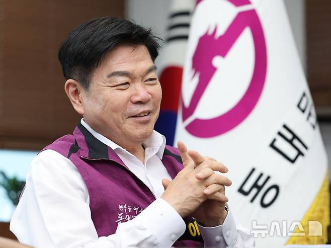 [서울=뉴시스] 황준선 기자 = 이필형 동대문구청장이 지난 9일 서울 동대문구청에서 뉴시스와 인터뷰 하고 있다. 2025.07.14. hwang@newsis.com