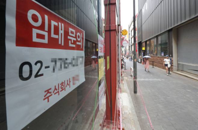 공실을 알리는 명동 거리의 한 건물. 연합뉴스