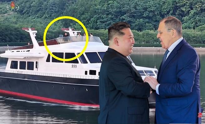 김정은 국무위원장이 12일 러시아 외무장관 세르게이 라브로프와의 회담장면을 조선중앙TV가 13일 방영했다. 화면에서 김정은 국무위원장은 요트에서 라브로프 외무상과 회담을 하는 장면이 송출됐고 회담을 마치고 라브로프 외무장관을 환송하는 장면이 담겨있다. 2025.7.13 조선중앙TV화면, 조선중앙통신 연합뉴스