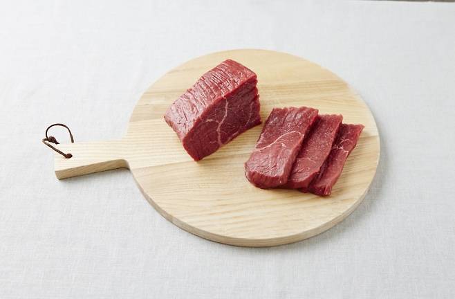 전문가들은 붉은 고기를 많이 먹으면 체취가 강해질 수 있다고 조언한다. 아이클릭아트