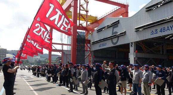 HD현대중공업 노조가 올해 임금협상 난항으로 지난 11일 울산 본사에서 부분파업을 진행하고 있다. 연합뉴스