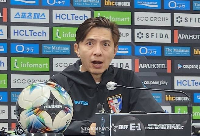 찬휴밍 대만 여자대표팀 감독이 중국과 경기 후 기자회견에서 발언하고 있다. /사진=박건도 기자