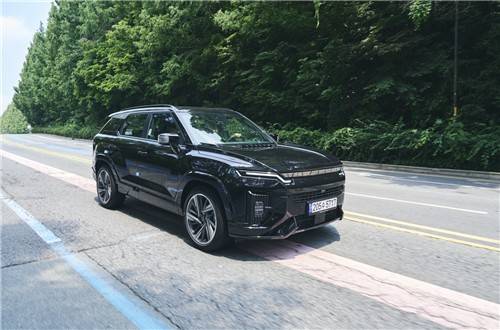 달리는 액티언 하이브리드 [KGM 제공. 재판매 및 DB 금지]