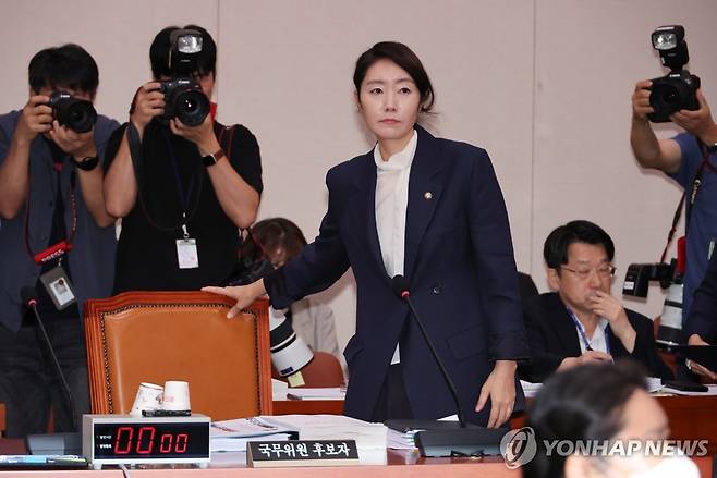 인사청문회 출석하는 강선우 여가부 장관 후보자 (서울=연합뉴스) 김주성 기자 = 강선우 여성가족부 장관 후보자가 14일 서울 여의도 국회 여성가족위원회에서 열린 인사청문회에 출석하고 있다. 2025.7.14 utzza@yna.co.kr