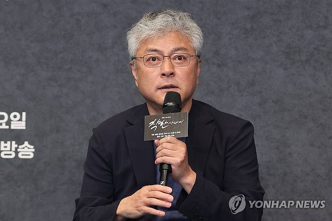 인사말하는 송해성 감독 (서울=연합뉴스) 강민지 기자 = 송해성 감독이 14일 서울 구로구 더링크 호텔에서 열린 JTBC 새 금요시리즈 '착한 사나이' 제작발표회에서 인사말을 하고 있다. 2025.7.14 mjkang@yna.co.kr