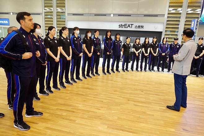 귀국 후 간단한 해단식을 가진 여자배구 대표팀 [촬영 이동칠]