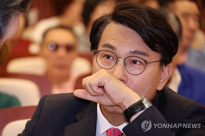 토론회 참석한 윤상현 의원 (서울=연합뉴스) 박동주 기자 = 14일 서울 여의도 국회박물관에서 열린 긴급토론회 '무엇을 할 것인가?, 자유공화 리셋코리아를 위하여'에 국민의힘 윤상현 의원이 참석해 있다. 2025.7.14 pdj6635@yna.co.kr