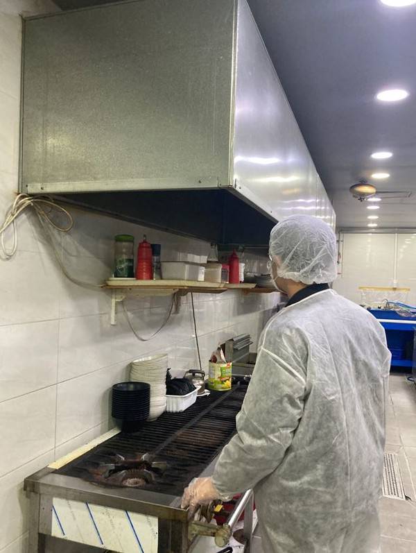 연수구가 APEC 고위관리자 회의를 앞두고 송도컨벤시아 입점 음식점을 점검하며 식약처로부터 위생등급제 획득하도록 지원했다. 2025.7.15 [사진=연수구청]