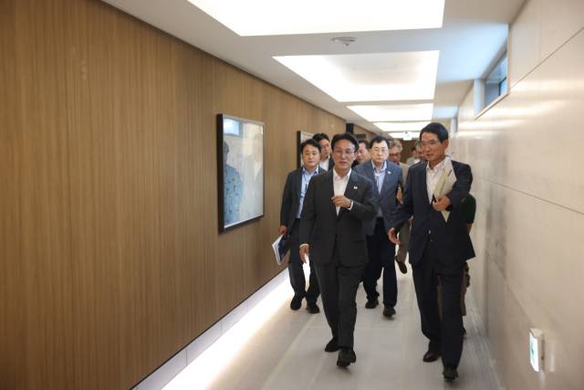 아시아태평양경제협력체(APEC) 정상회의 준비위원장을 맡은 김민석 국무총리는 15, 16일 양일간