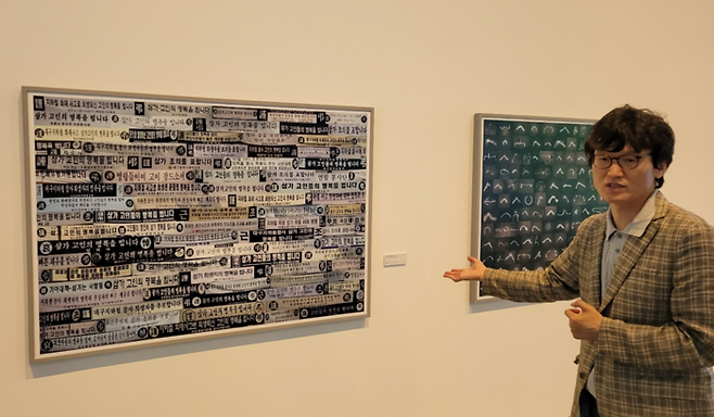 장용근 작가가 지난 14일 대구미술관 전시 오프닝에 앞서 자신의 작품에 대해 설명하고 있다. <임훈기자 hoony@yeongnam.com>