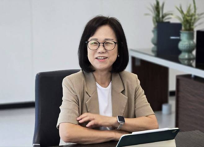 김혜애 경기환경에너지진흥원장이 14일 원장실에서 인터뷰를 하고 있다. (사진=진흥원 제공)