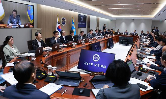 이재명 대통령이 15일 서울 용산 대통령실 청사에서 국무회의를 주재하고 있다.(사진=연합뉴스)