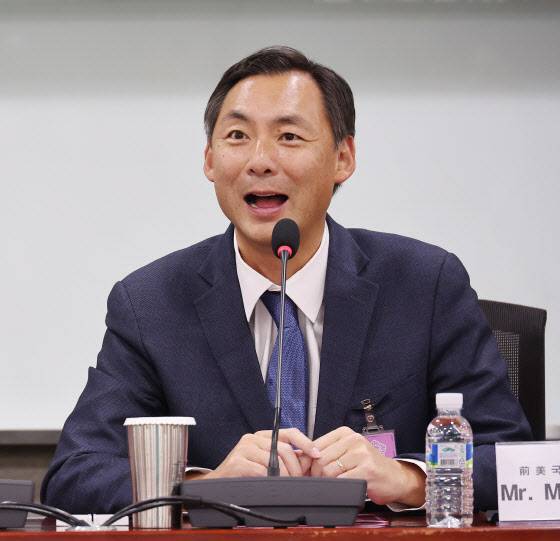 지난 3월 6일 서울 여의도 국회 의원회관에서 열린 ‘대한민국 자유민주주의·법치주의 위기와 한미 자유동맹의 길 : 모스 탄(Morse Tan) 전 미 국제형사사법대사(트럼프1기) 국회초청 세미나’에서 모스 탄(Morse Tan) 전 미 국제형사사법대사가 발언하고 있다 (사진=연합뉴스)