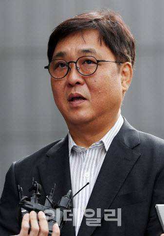 최휘영 문화체육관광부 장관 후보자가 14일 오전 서울 종로구 국립현대미술관에 마련된 인사청문회 준비 사무실로 첫 출근하며 취재진에게 소감을 말하고 있다. (사진=이데일리 김태형 기자)