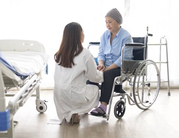 교육 시간이 크게 줄어든 전공의 수련 체계를 제대로 운영하려면 관련 비용의 절반 이상은 정부가 지원해야 한다는 주장이 나온다. [사진=게티이미지뱅크]