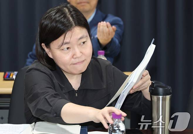 임은정 서울동부지검장, 사징은 지난 6월 20일 국정기획위원회 정치행정분과 전문위원으로 서울 종로구 정부서울청사 창성동 별관에서 열린 검찰청 업무보고에 참석한 모습.  (공동취재) 2025.6.20/뉴스1 ⓒ News1 황기선 기자