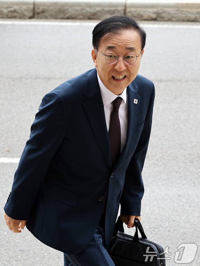 김윤덕 국토교통부 장관 후보자가 15일 오전 경기 과천시 정부과천청사에 마련된 인사청문회 사무실로 출근하고 있다. 2025.7.15/뉴스1 ⓒ News1 황기선 기자