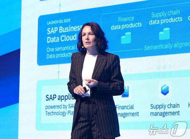 지나 바르주-브로이어 SAP 최고인사책임자가 SAP 나우 AI 투어 코리아 행사에서 발언하고 있다. 2025.7.15 뉴스(SAP코리아 제공)