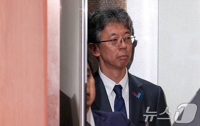 이세키 요시야스 주한일본대사관 총괄공사대리(정무공사)가 서울 종로구 정부서울청사 외교부로 초치되고 있다. 정부는 15일 '일본 2025년 방위백서에 대한 외교부 대변인 논평'에서 "역사적·지리적·국제법적으로 명백한 우리 고유의 영토인 독도에 대한 부당한 영유권 주장을 되풀이한 데 대해 강력히 항의한다"라고 밝혔다. 2025.7.15/뉴스1 ⓒ News1 김성진 기자