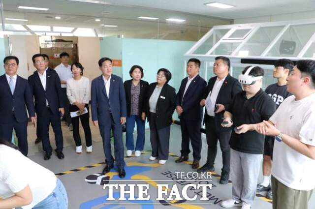 전남도의회 기획행정위원회가 지역 3개 대학을 찾아 현지 활동을 전개하고 있다. /전남도의회