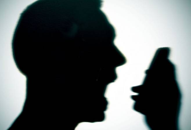 한국폴리텍대학의 올해 상반기 징계 의결서에 따르면 피해 직원이 업무가 많다며 부서 이동을 요청하자 "속도를 내려면 밥을 먹지 말고 일을 해라. 일이 밀렸으면 토요일, 일요일 나와서 일하라"는 말을 들었다고 한다. 게티이미지