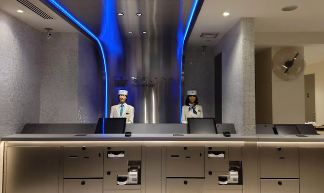 일본 헨나호텔의 로봇 직원들. 헨나호텔 홈페이지