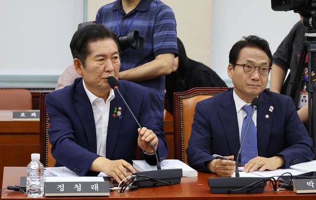 더불어민주당 정청래 의원이 15일 국회 국방위원회에서 열린 안규백 국방부 장관 후보자 인사청문회에서 의사진행 발언을 하고 있다. 연합뉴스