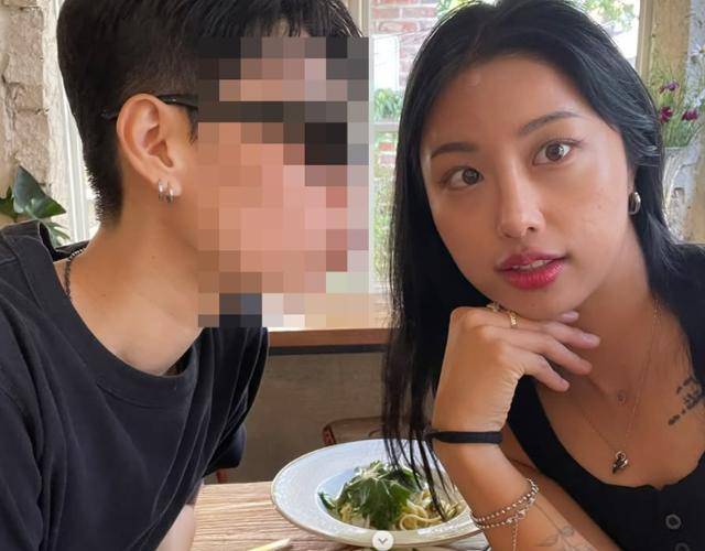 '강철부대W'에 출연해 많은 사랑을 받은 곽선희가 동성 연인을 공개하며 팬들의 응원을 받고 있다. 곽선희 SNS