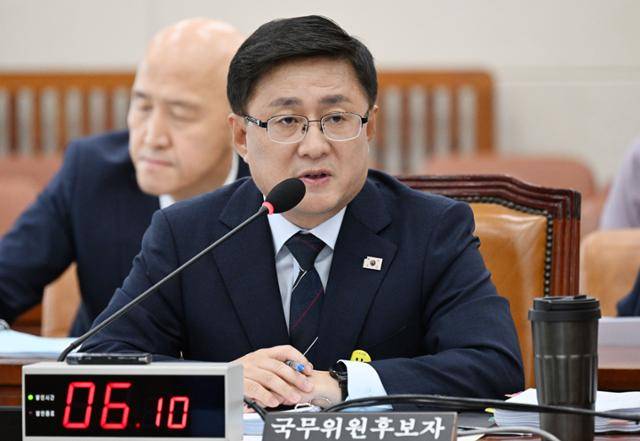 김성환 환경부 장관 후보자가 15일 국회 환경노동위원회에서 열린 인사청문회에서 의원들의 질의에 답하고 있다. 고영권 기자