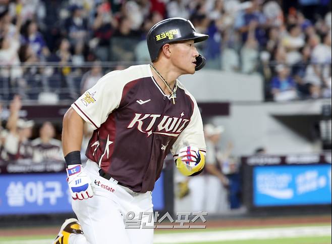 2025 신한 SOL뱅크 KBO 올스타전이 12일 오후 대전 한화생명볼파크에서 열렸다. 드림팀 안현민이 8회 좌중간 1점 홈런을 날리고 그라운드를 돌고 있다 대전=정시종 기자 capa@edaily.co.kr /2025.07.12.