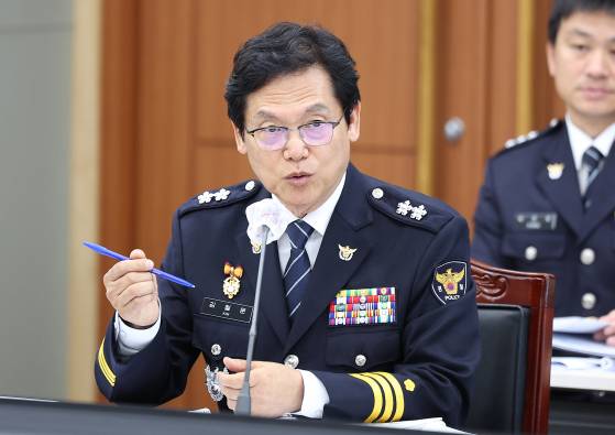 지난해 10월 17일 경북 안동시 경북경찰청에서 열린 국회 행정안전위원회 국정감사에서 당시 김철문 경북경찰청장(현 전북경찰청장)이 의원 질의에 답변하고 있다. 연합뉴스