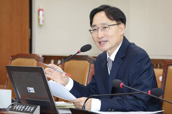 임광현 국세청장 후보자가 15일 오후 국회에서 열린 인사청문회에서 의원 질의에 답하고 있다. 전민규 기자