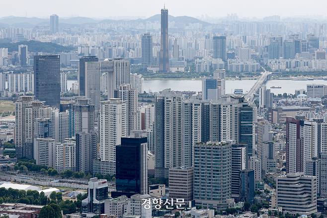 남산에서 바라 본 서울 마포 일대 아파트 단지 모습. 문재원 기자