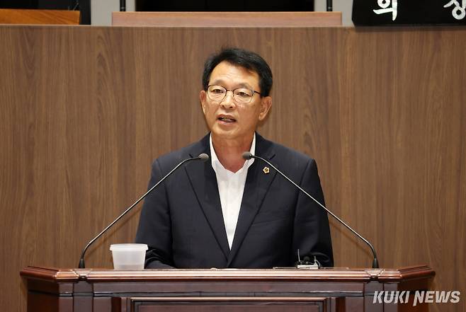 충남도의회 이해선 의원이 15일 열린 제360회 임시회 제1차 본회의에서 5분 발언에 나서고 있다.